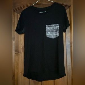 Stranded black tee with pocket